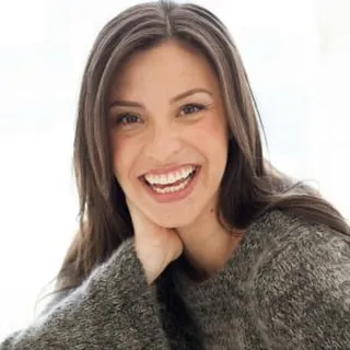 Lindsay L.