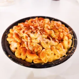 Mac &amp; cheese, crispy Chicken tenders and fries (mild heat)