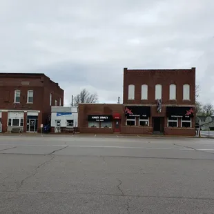 Note the cute little PO next door.