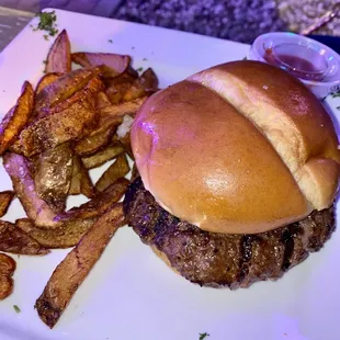 Hamburger w fries...