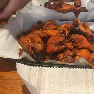 chicken wings and fried chicken, bbq chicken, fried chicken wings, chicken, bbq wings, chicken wings, fried chicken, poultry, food