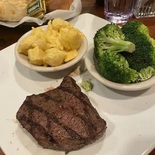 steak, broccoli, macaroni and cheese
