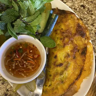 13. Banh Xeo - Vietnamese Crispy Golden Crepe