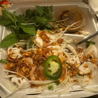 28. Goi Du Du Tom Muc - Papaya Salad w/ Shrimps & Squids