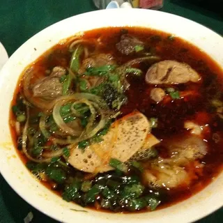 75. Bun Bo Hue Anh Hong (Huyet $1.00) - Hot & Spicy Noodles Soup