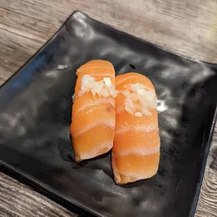 Seared salmon nigiri