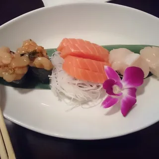 Spicy Scallop Nigiri