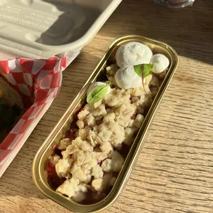 Strawberry rhubarb crumble