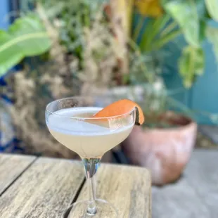 Lucila - mezcal, lime, pineapple gum, pamplemousse rose
