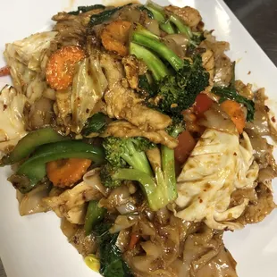 Chicken Pad Kee Mao