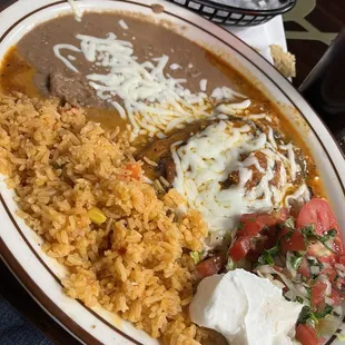 a plate of mexican food