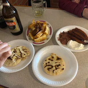Pupusas Revueltas