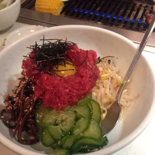 Cooked Seasoned Vegetable on Rice With Raw Beef & Egg Yolk w/Soup
