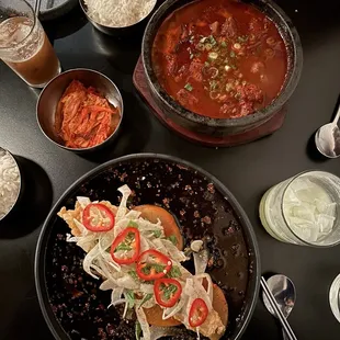 Dak jjim (t), Saengseon (b)