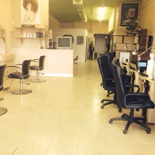 Huge salon and space (however, tv has been upgraded to a flat screen)