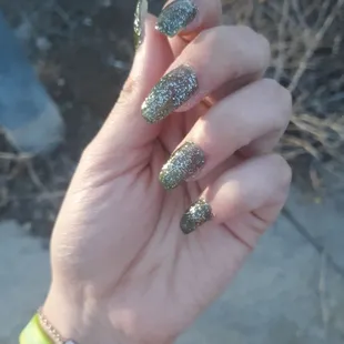 I chose a full set with a coffin (kinda) and the color #25.nails done by Anna!