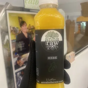 ANNA IN THE RAW CAFE (Organic orange and turmeric juice) -- on Wednesday, 18 January 2023