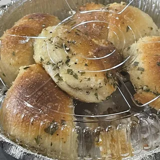 GARLIC KNOTS