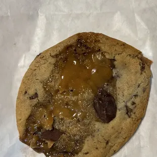 Caramel chocochip cookie