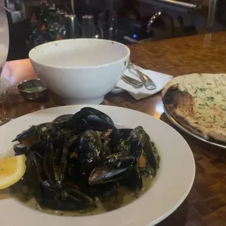 Goan Style Mussels with Garlic Naan