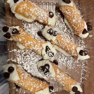 Cannolis to go