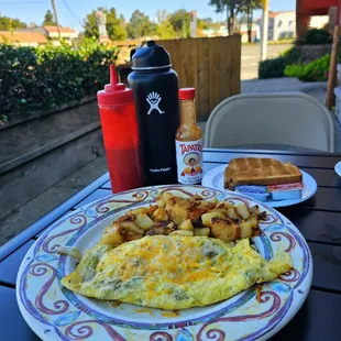 Veggie Omleete With A Side Of Country Potatoes &amp; Wheat Toast. Potatoes Were So Good &amp; Crispy