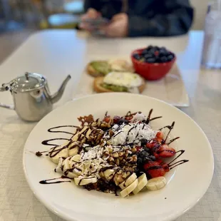 Chocolate Quinoa Breakfast Bowl