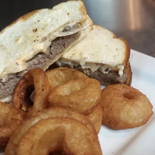 Hamburger melt with onion rings