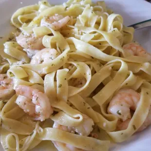 Shrimp scampi with fettuccine