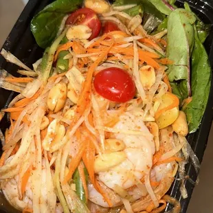 Papaya salad with shrimp