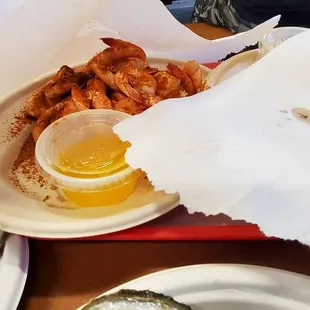 Steamed shrimp and butter sauce