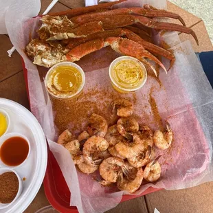 1/2 lb of Steamed shrimp &amp; 1 pound of crab legs