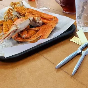 2 clusters of steamed crab legs