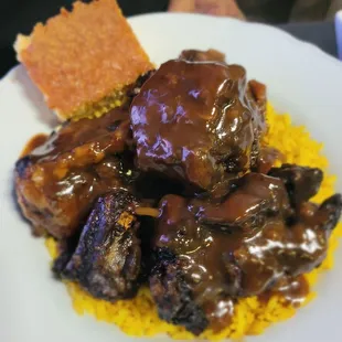 Oxtail with yellow rice and cornbread