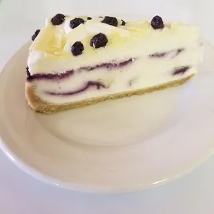 Blueberry cobbler white chocolate cheesecake