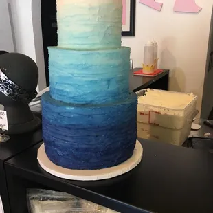 Cake!! So pretty! Like the ocean!!