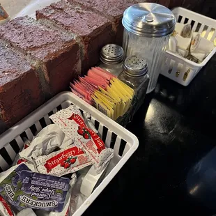 Jelly and condiment options