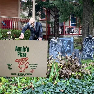 Annie's pizza we got you covered for all seasons!
Stop in pick up take home bake pizza for your Halloween party!