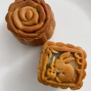 Black Sesame and Hojicha Mooncakes