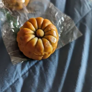 Red bean moon cake