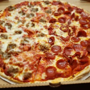 Lg sausage and pepperoni, very good