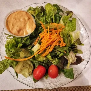 Garden salad with thousand island