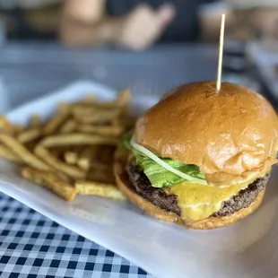 Cheeseburger (1/2 lb)