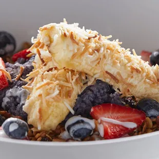 Another Broken Egg Cafe Granola, Fruit &amp; Quinoa Power Bowl