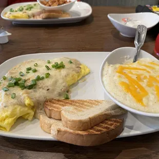 Floridian omelette with cheese grits