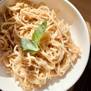 An&apos;s Famous Garlic Noodles