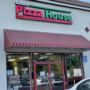 The front of the pizza restaurant.