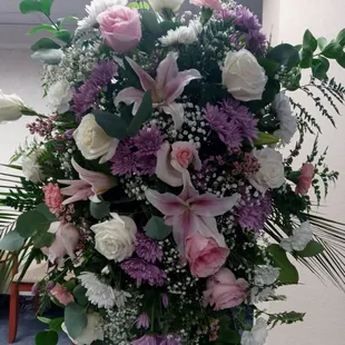 Standing spray for a memorial service