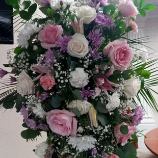 Standing spray for a memorial service