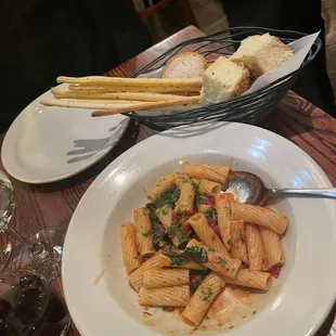 Pasta with bread basket delicious!